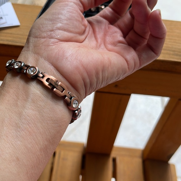 WelMag Copper & Rhinestone Bracelet! - Picture 2 of 5
